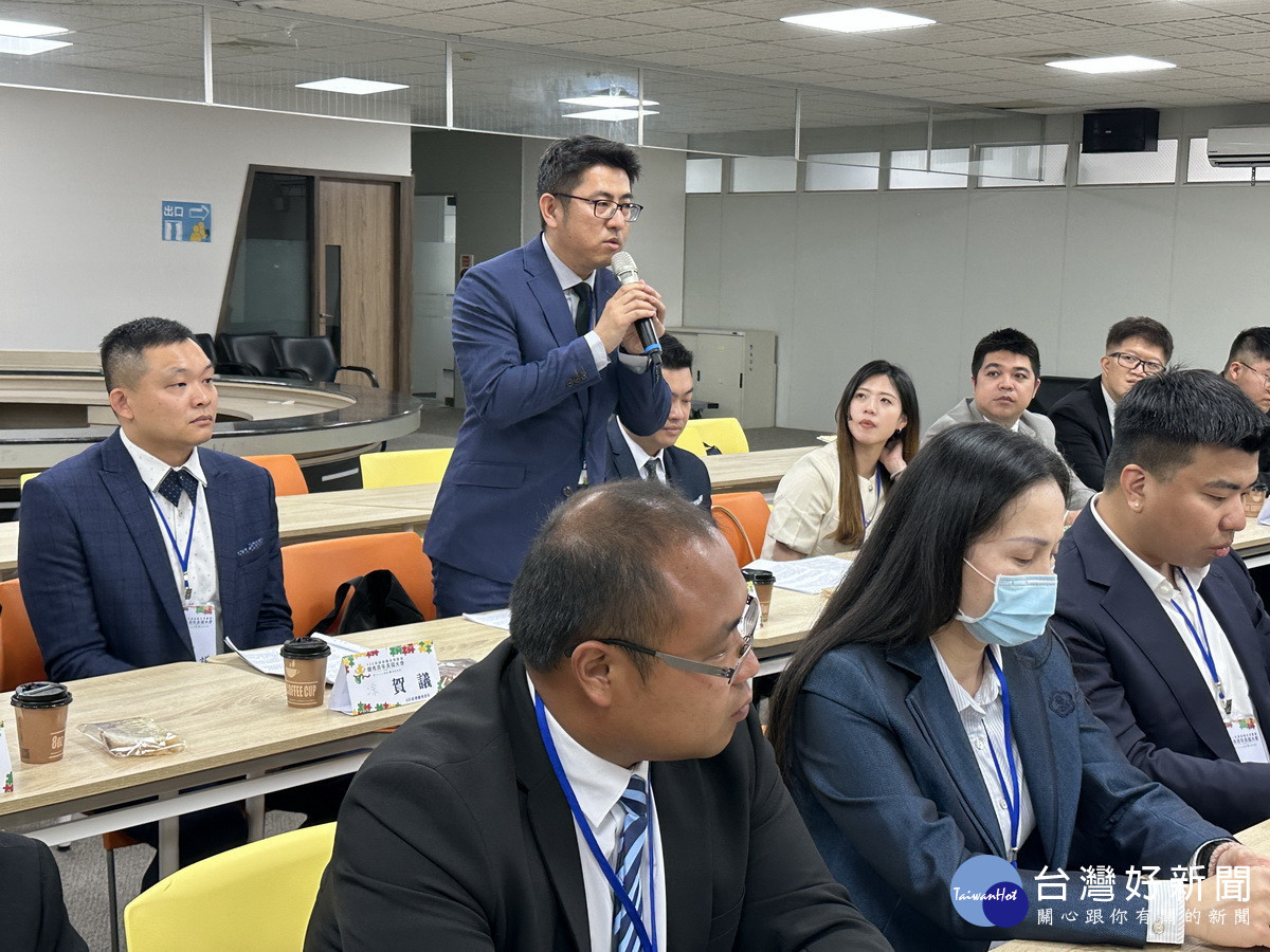 青年代表提出多項問題。(記者扶小萍攝)