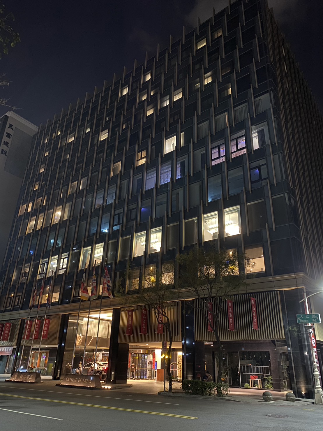 ▲高雄翰品酒店響應關燈一小時活動，將於3月23日晚間關閉飯店建築物外牆燈飾，以節能減。（圖/翰品酒店提供）