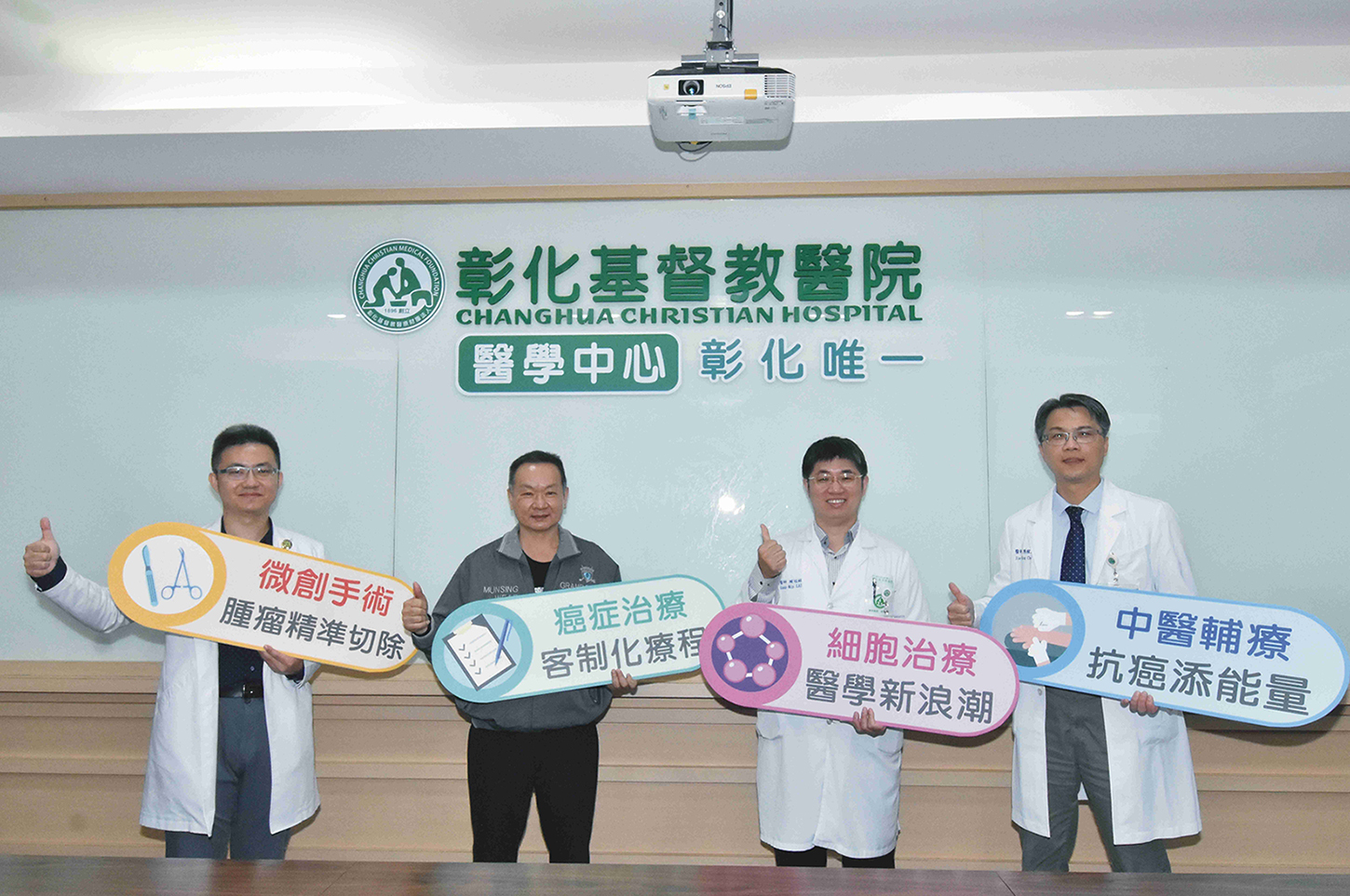 ▲張先生接受複合式癌症治療,透過細胞治療、化療、標靶、手術及中醫輔療之後,生活品質良好如同一般人。(記者張溎壕攝)