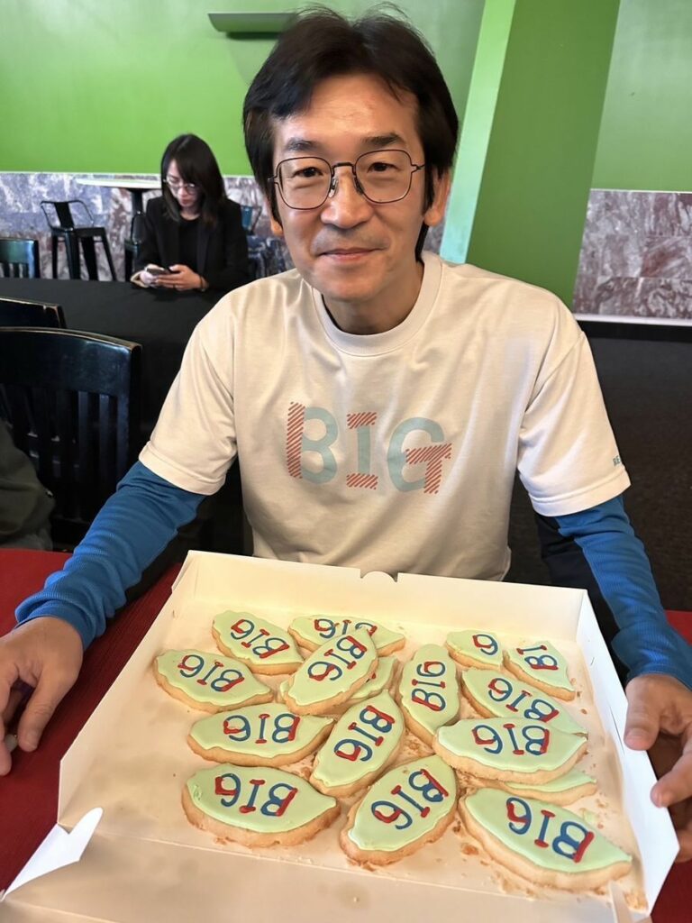 導演魏德聖與海外觀眾製作電影造型餅乾