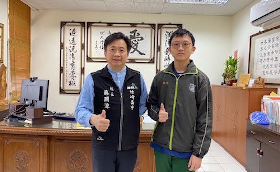 竹崎高中繁星連續13年錄取台大 葉凱硯、蔡育慈雙雙打破校史紀錄
