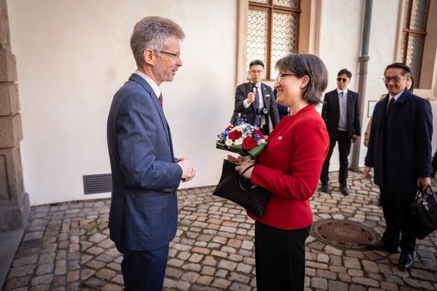 捷克參議院議長韋德齊(左)19日在X社群平台上發布與副總統當選人蕭美琴合照。翻攝自twitter.com/Vystrcil_Milos