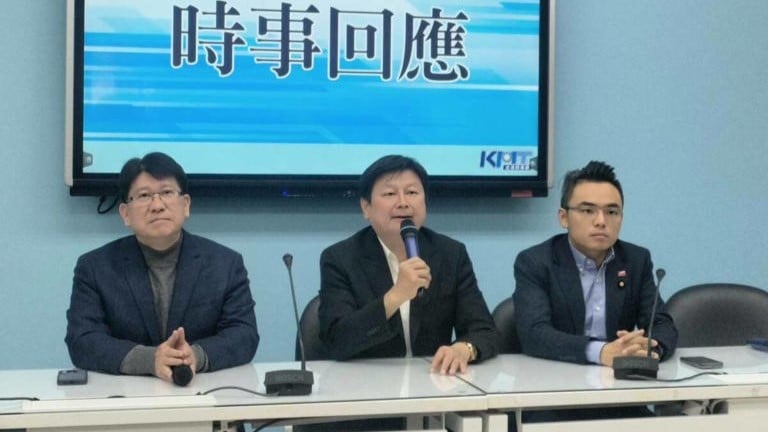 國民黨團總召傅崐萁(中)回應陳宗彥事件。國民黨立法院黨團提供