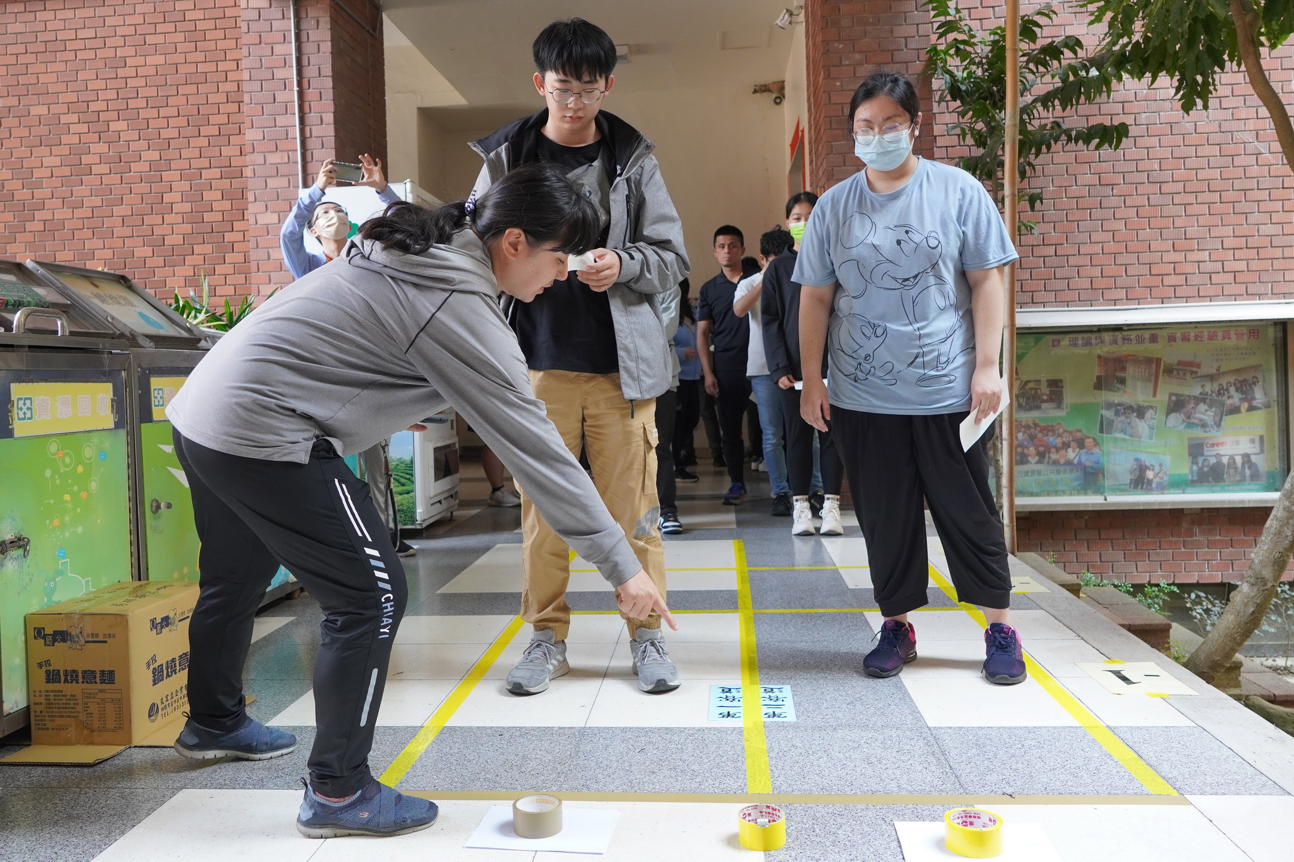 ▲中華民國定向越野協會帶領大葉大學學生體驗定向運動。（記者張溎壕攝）