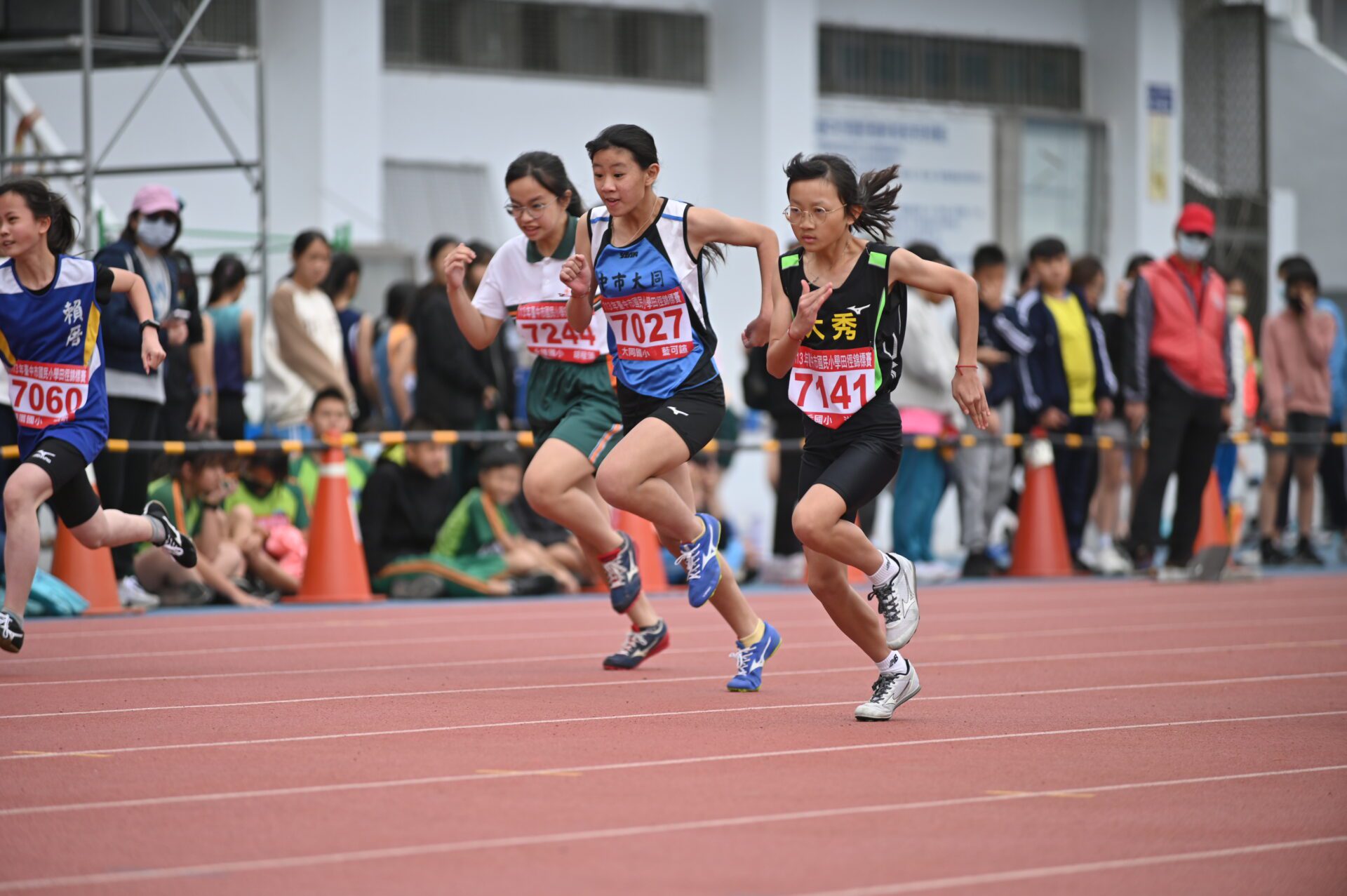 中市小學田徑錦標賽登場  教育局長到場為選手加油打氣