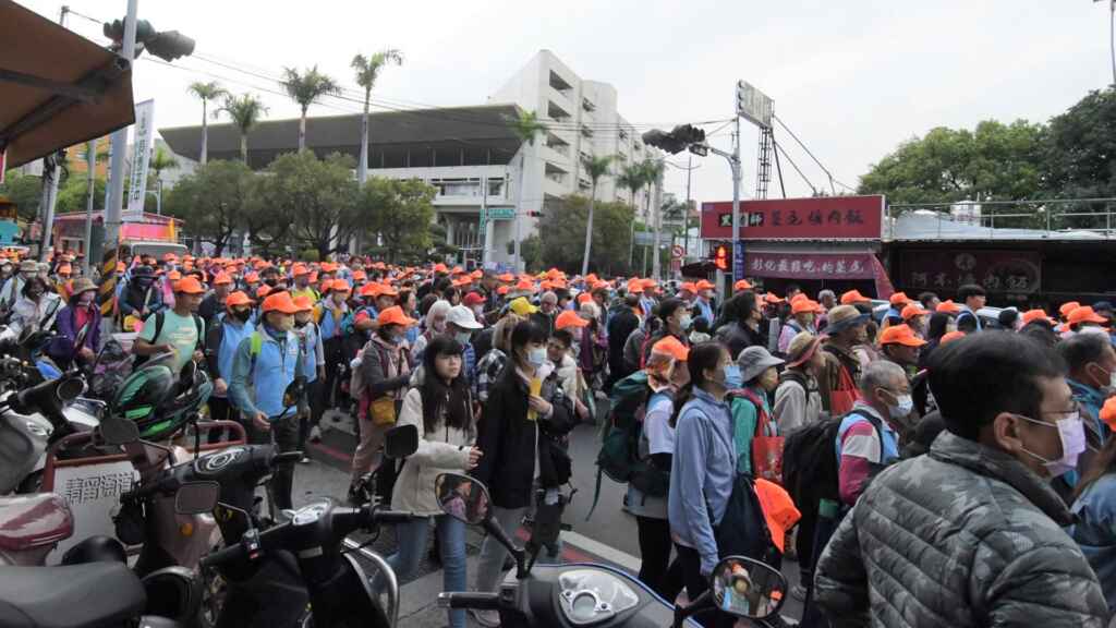 ▲白沙屯拱天宮媽祖徒步往雲林北港朝天宮進香活動,已傳承約200年歷史,來回約400公里,今年吸引18萬名信眾跟隨。(記者林明佑翻攝)