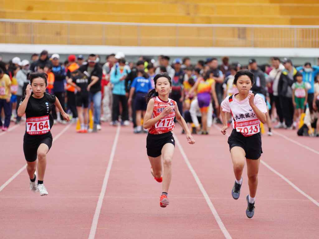 ▲ 小選手們齊聚田徑場切磋競技。（台中市政府提供）