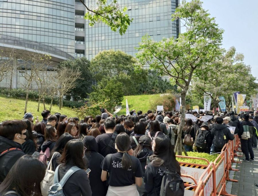 社工驚爆慘況「每3天1人遭身體暴力」 衛福部首公布職場流動率25% 221