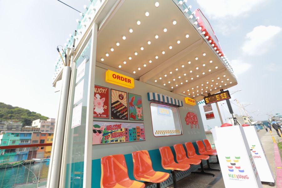 台畜公司認養和平橋頭候車亭 成為正濱漁港新亮點 224 台畜公司認養和平橋頭候車亭 成為正濱漁港新亮點 223