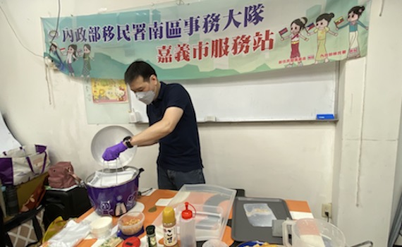 移民署嘉義市站邀新住民宣導最新法令資訊 並一起品「腸」人生
