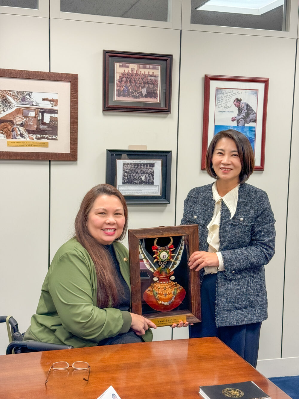 ▲周春米縣長與美參議員Tammy Duckworth (記者 黃婉柔 翻攝)