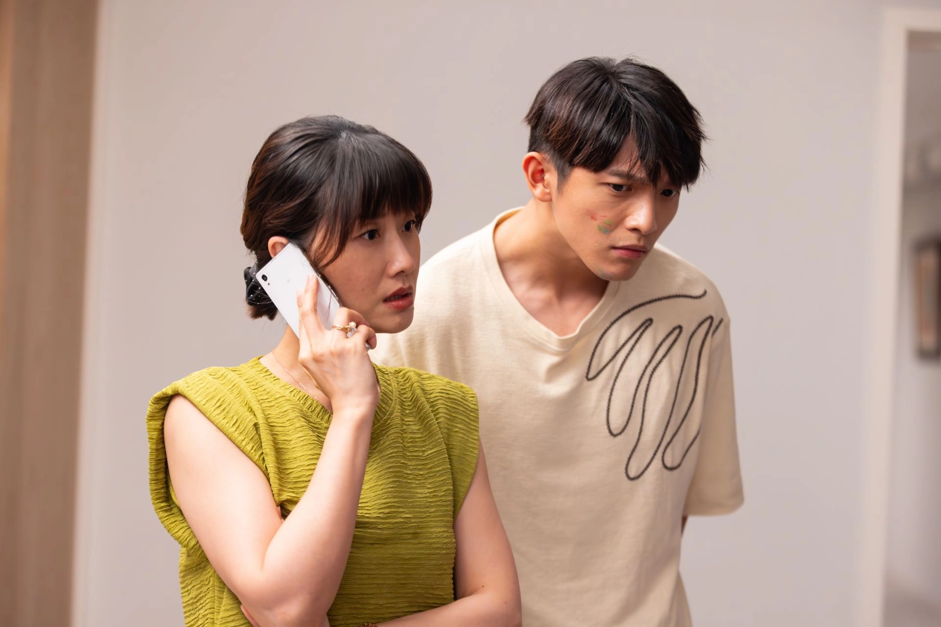 《你準備萌芽了嗎?》林輝瑝(右)與朱芷瑩(左)飾演母子