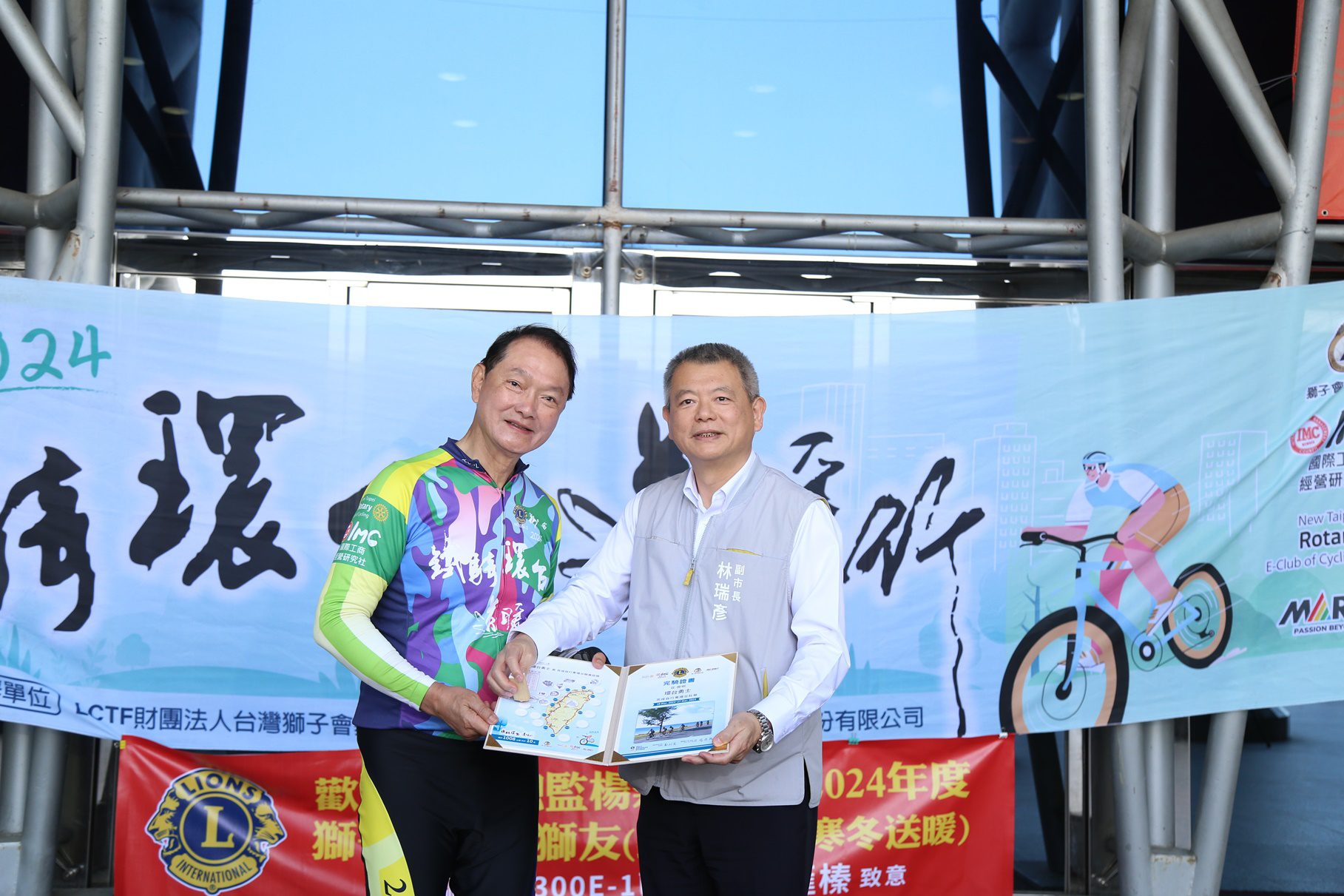 獅友鐵騎環台送暖　贈嘉市15萬元弱勢學童獎學金