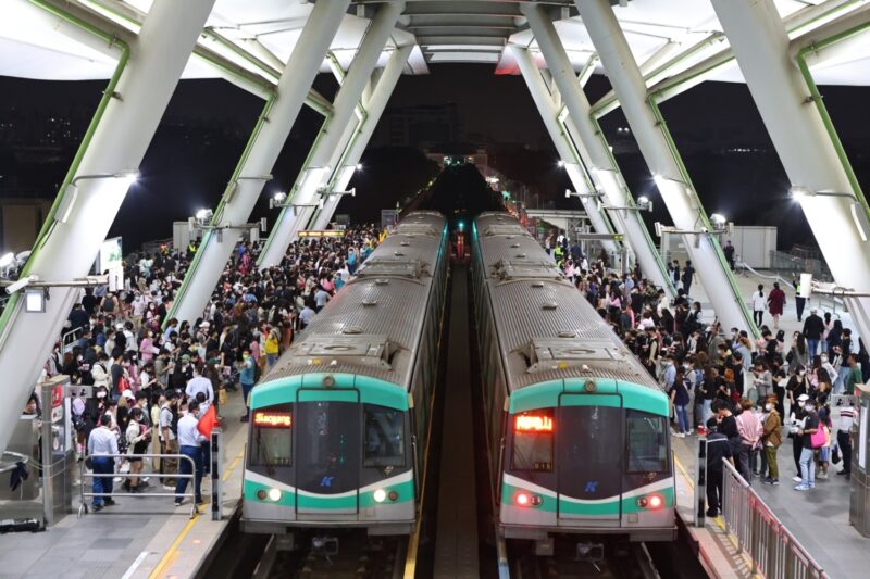 喜迎五月天演場會歌迷  高雄捷運好貼心  加開班次疏運  旅客可安心搭乘
