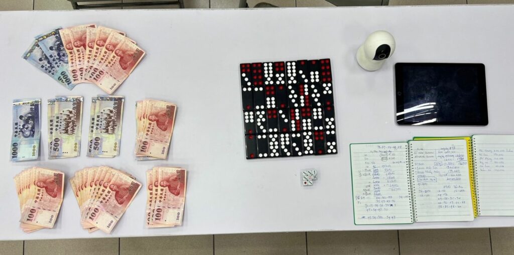 經警方監控蒐證並落實清查，發現該址經營天九牌職業賭場