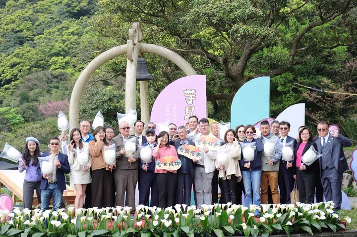 全台最美白色花田熱情綻放 竹子湖「芋見小時候」海芋季開跑