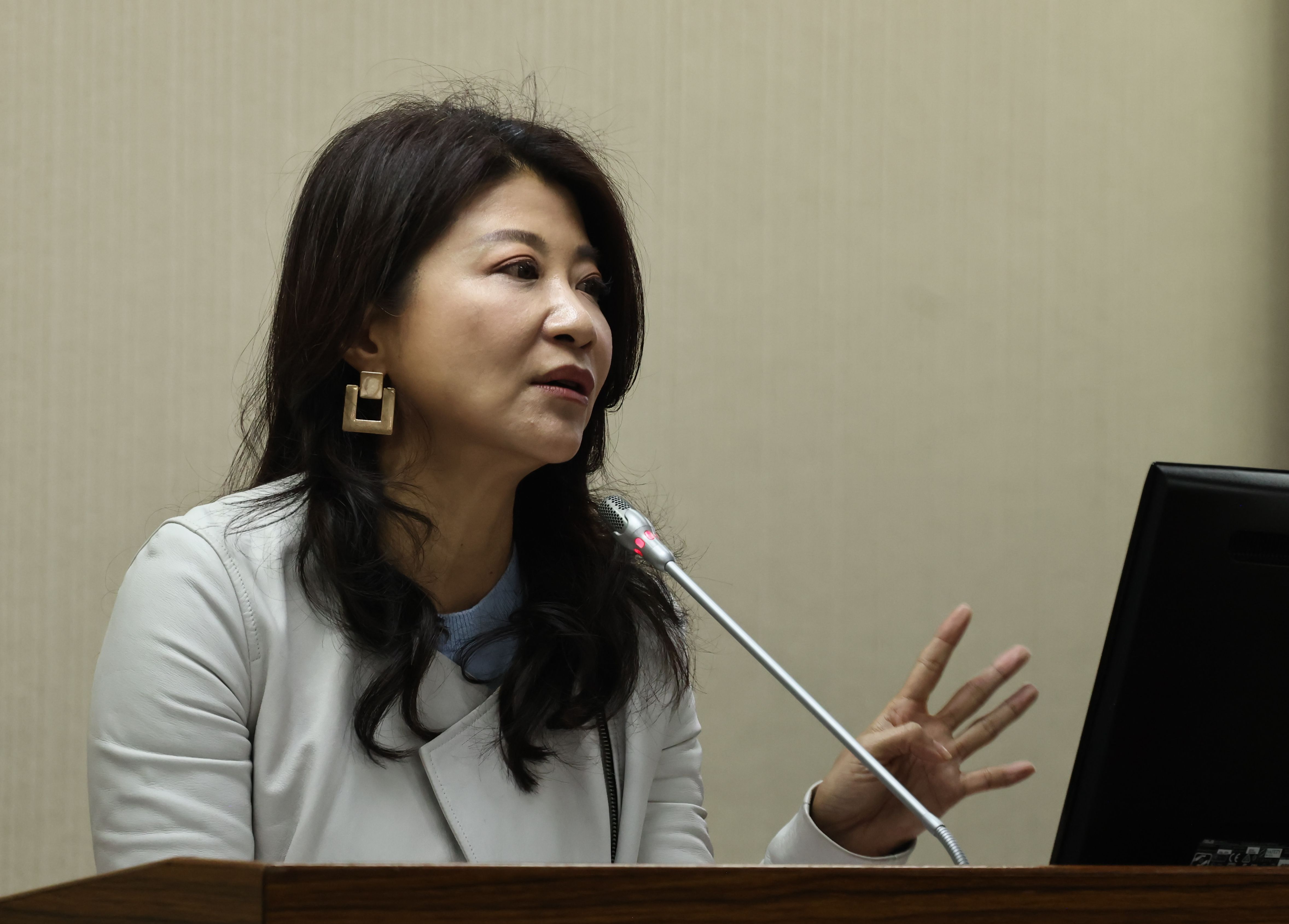林楚茵表示,21日外交國防委員會發生召委馬文君唱名國民黨立委洪孟楷3次未到,仍在半小時後讓洪補質詢。資料照片/林啟弘攝