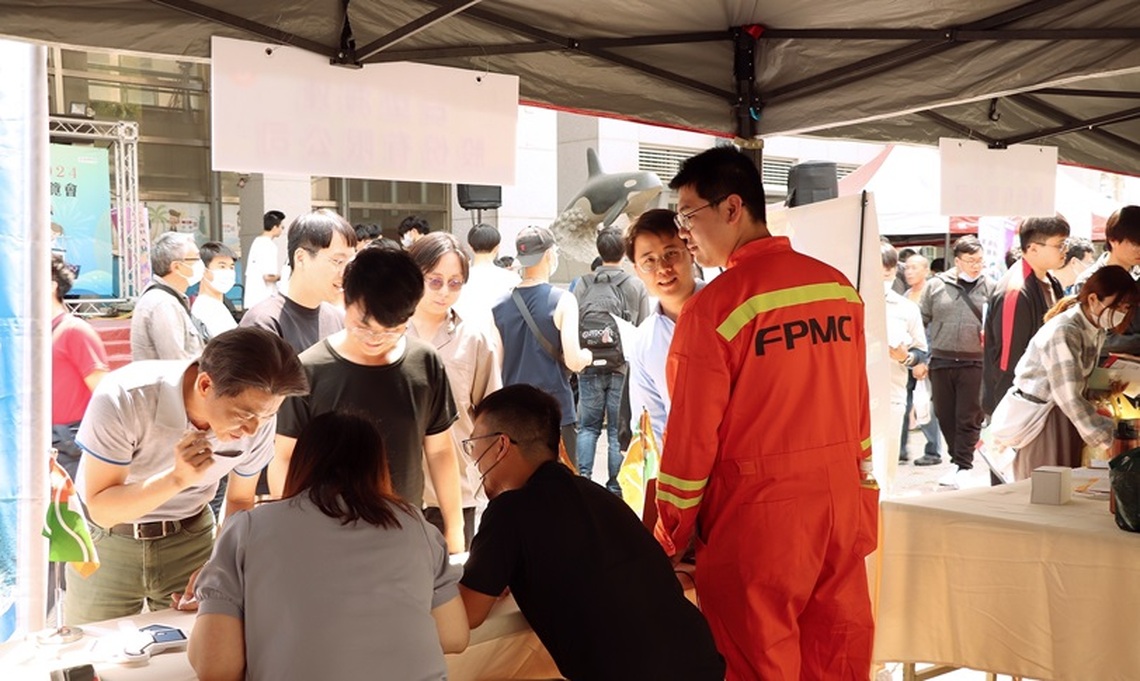 畢業即就業 高科大就業博覽會首場旗津校區登場