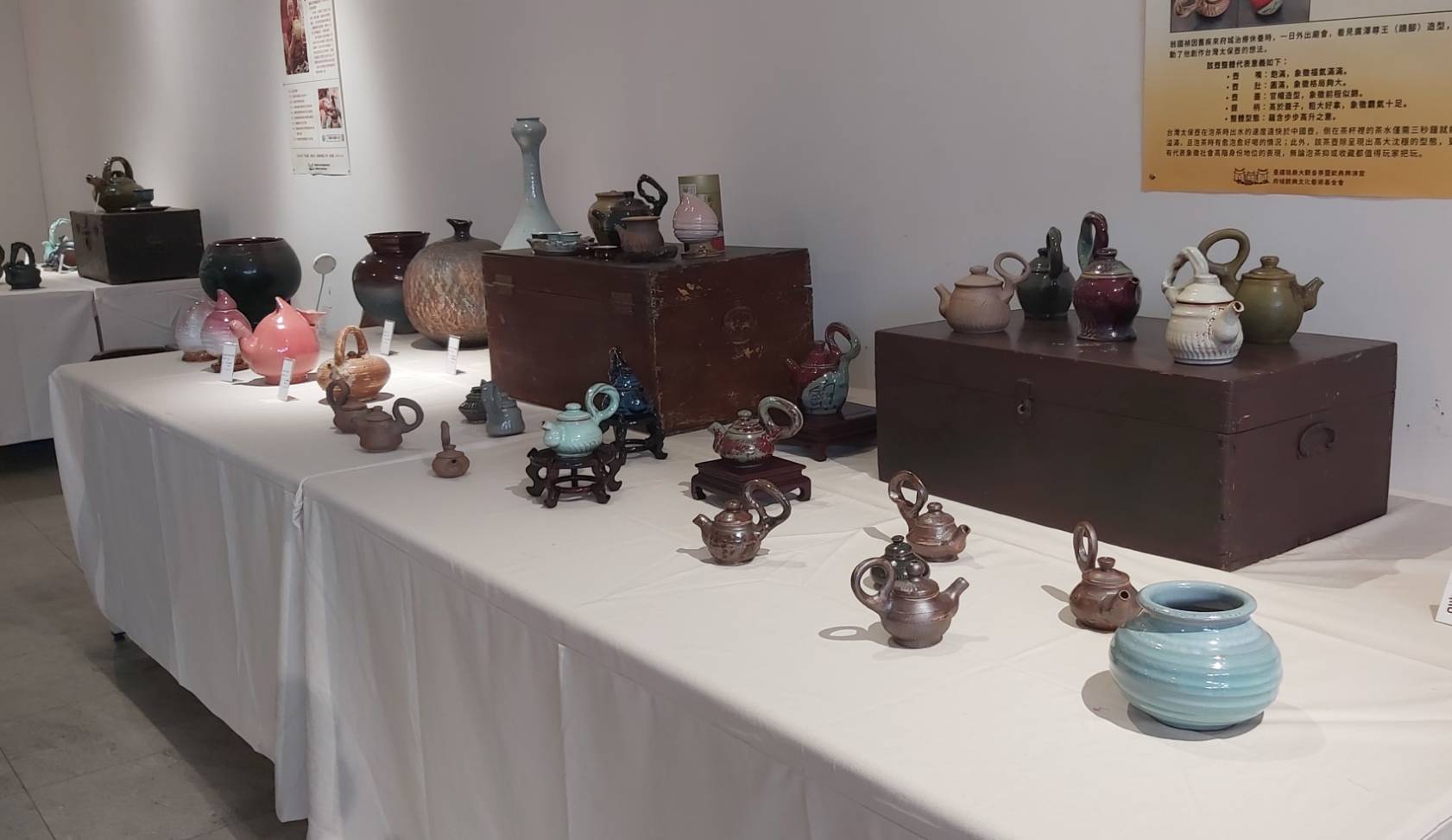 ▲翁國禎感恩陶藝展即日起在亭宮觀興學院展出歷年創作的39件作品。（圖／記者陳彥霖攝2024.03.22）