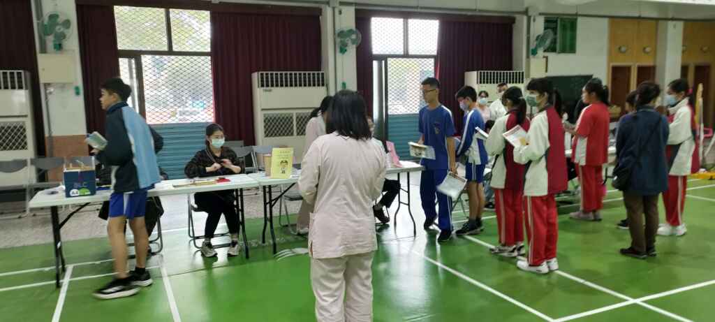 ▲衛生局提醒，目前主流變異株為變異株JN.1，不可因過去曾感染過新冠、曾接種原始株或雙價疫苗而輕忽疫情威脅。（雲林縣政府提供）