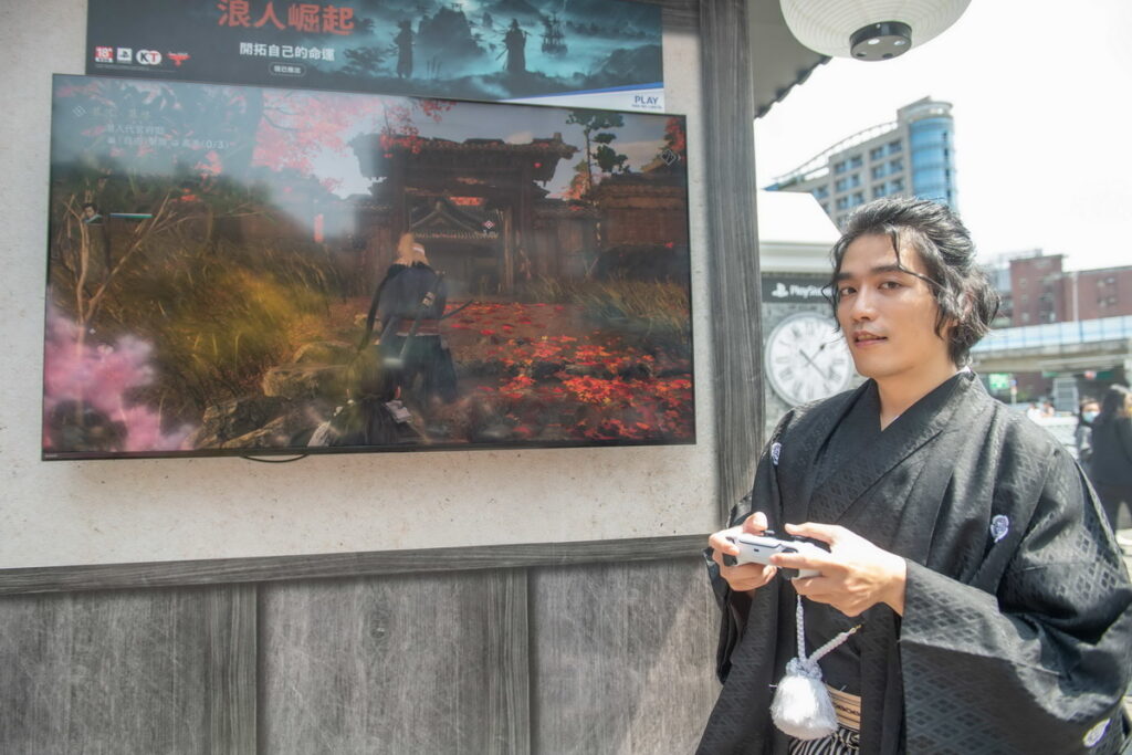 知名創作者RJ 張廉傑以一襲日系和服出席表示對《浪人崛起》的喜愛