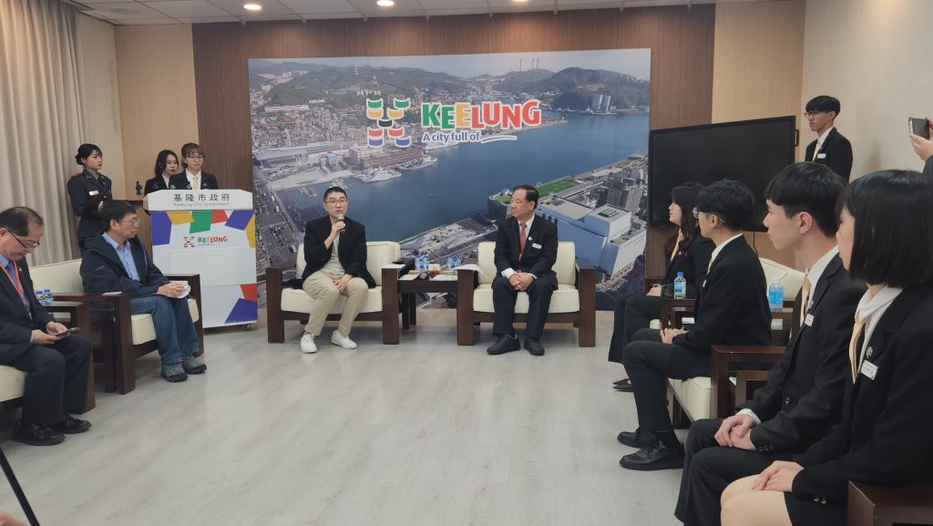 救國團葛永光主任率青年代表拜會基隆市謝國樑市長。(圖/救國團提供)