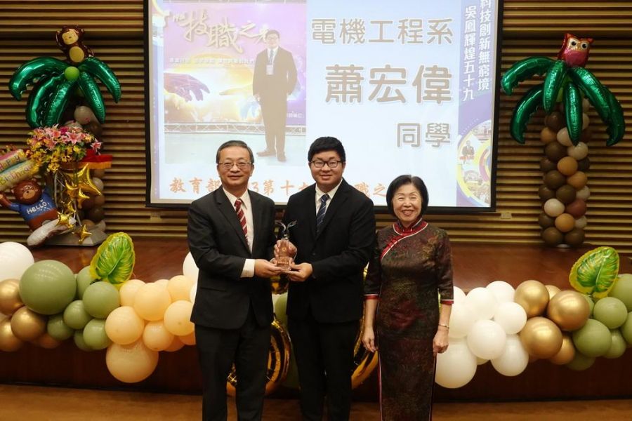 吳鳳科大59週年校慶無人機操作吸睛 校長蔡宏榮、董事長胡宗鑫與師生同歡