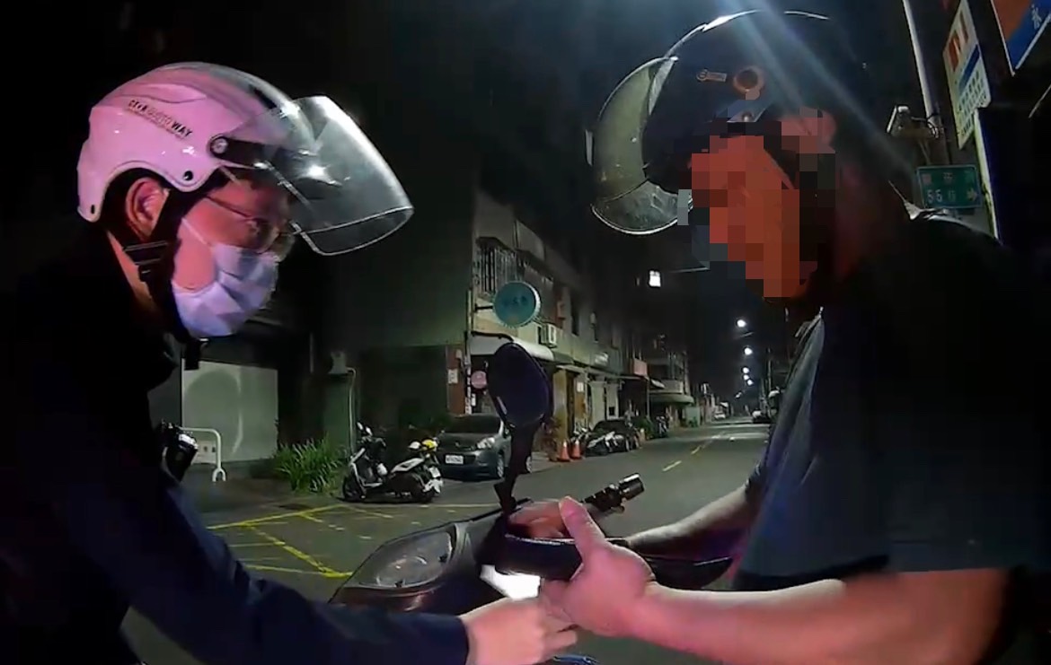 男子酒駕騎車上路 警攔查稱吃爆米花與薑母鴨。〈圖/記者蔡宗武翻攝〉