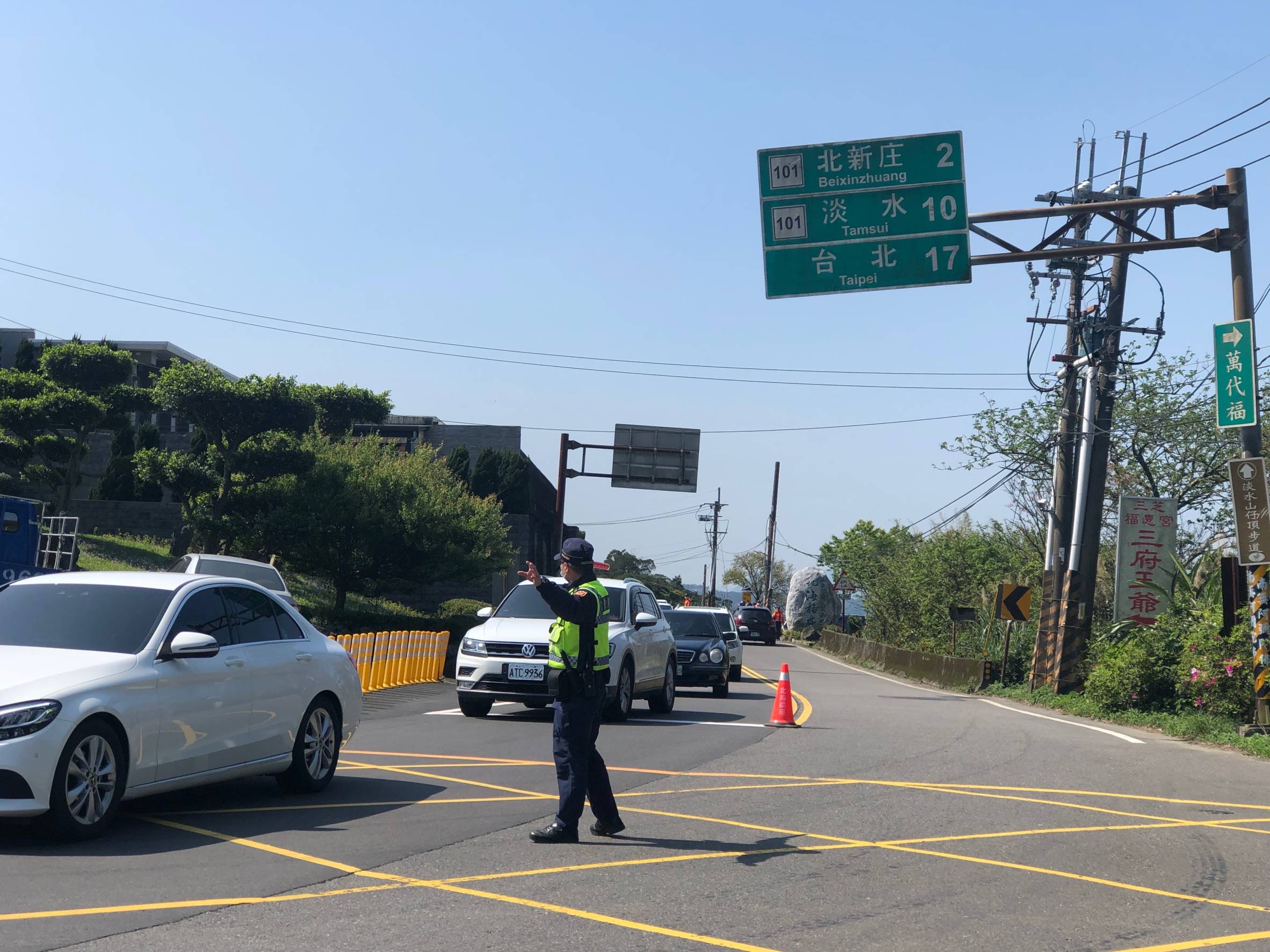 淡水分局將視北新路車流量實施彈性分流疏導。（圖/記者 張泓笙翻攝）