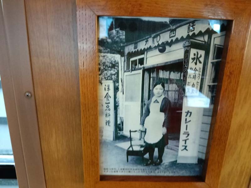 包含火車站附近著名冰店的老照片,也訴說著許多令人懷念的故事。