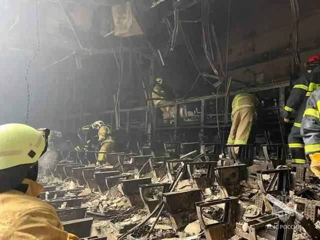 莫斯科城郊音樂廳恐攻至今死亡人數上升至115人,官方仍繼續搜救現場。圖/取自紅星新聞