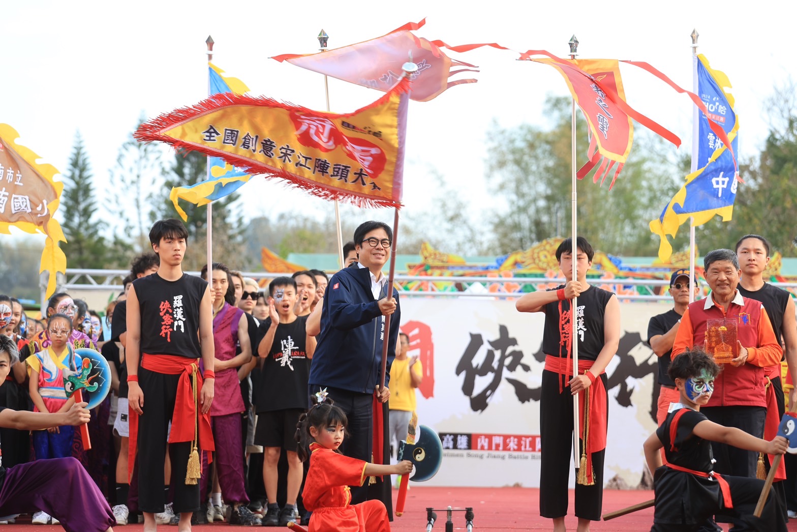 高雄內門宋江陣頭大賽臺南大學奪冠 陳其邁向參賽隊伍致敬