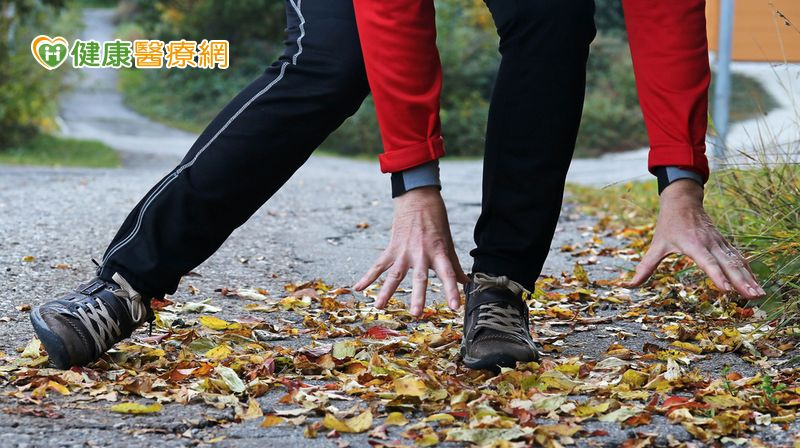 步態不穩、單側無力…跟中風症狀好像? 小心「硬腦膜下腔出血」找上門!