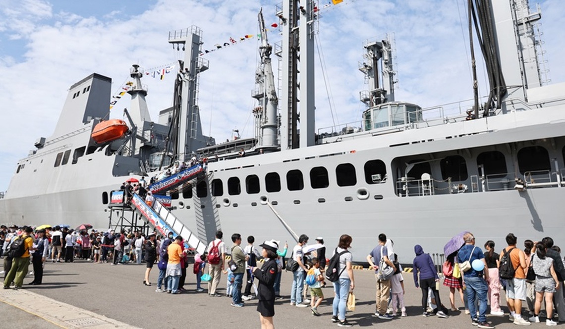 海軍敦睦艦隊抵安平商港可登艦參觀