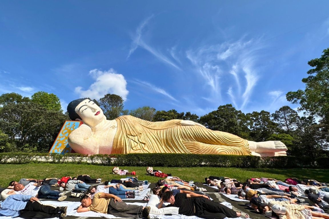 全台最大關西臥佛在六福村 佛滅日桃竹苗鄉親百人朝聖吉祥臥　兒童連假未滿6歲入園免費玩歡迎您闔家出遊