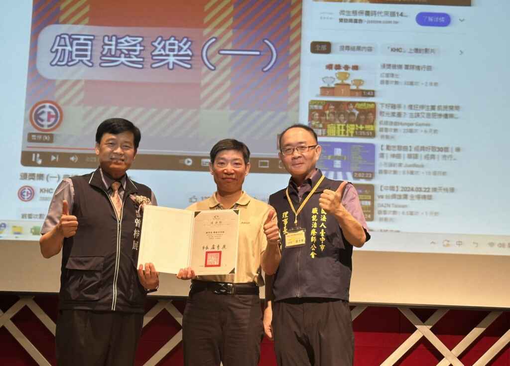 ▲服務滿30年資深職能治療師。（台中市衛生局提供）