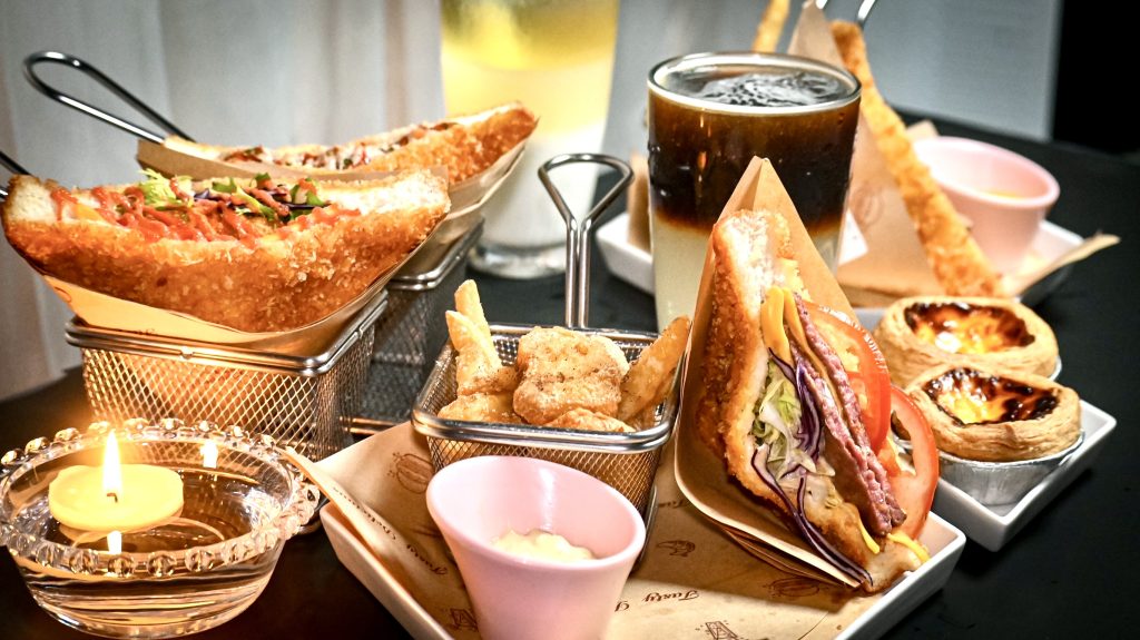 爆炸三明治,外酥內軟,餡料豐富多層次,讓人一試難忘。(圖/記者林照東攝)