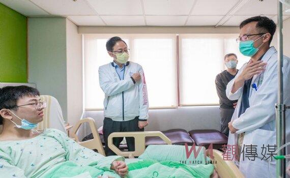 桃園市長慰問槍戰受傷員警 感謝中彈後仍奮力回擊才能將嫌犯逮捕