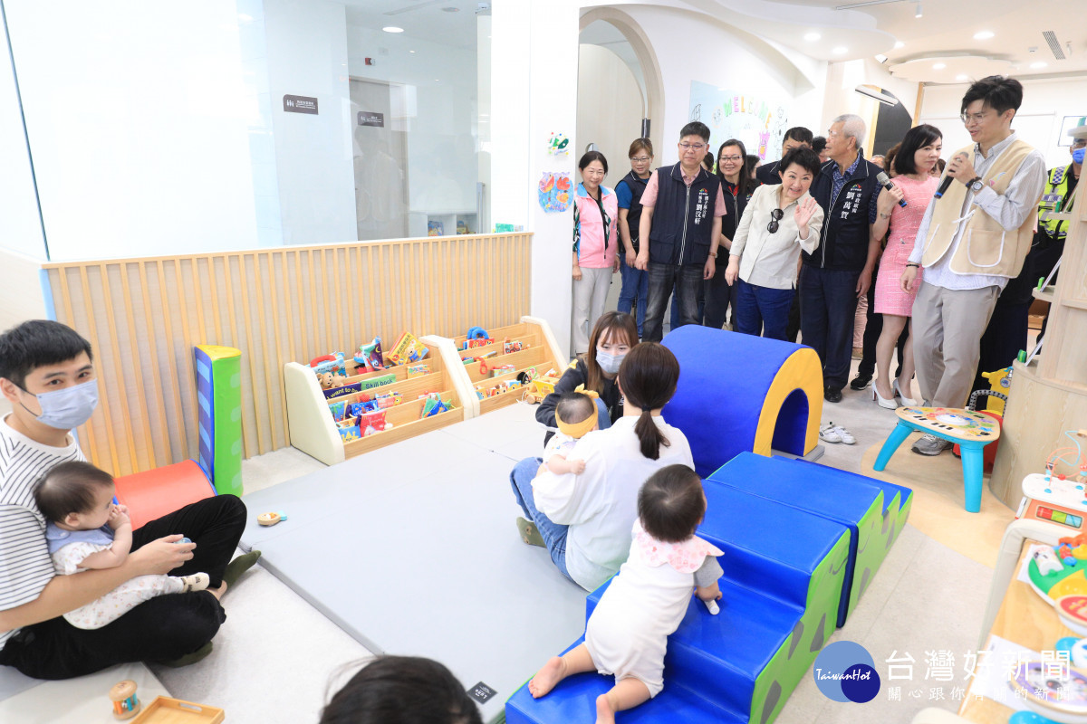 盧市長視察潭子親子館
