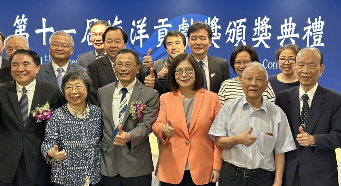 海大前校長張清風獲「海洋貢獻獎」 管碧玲肯定並讚歷屆得獎者的故事就是海洋圖書館