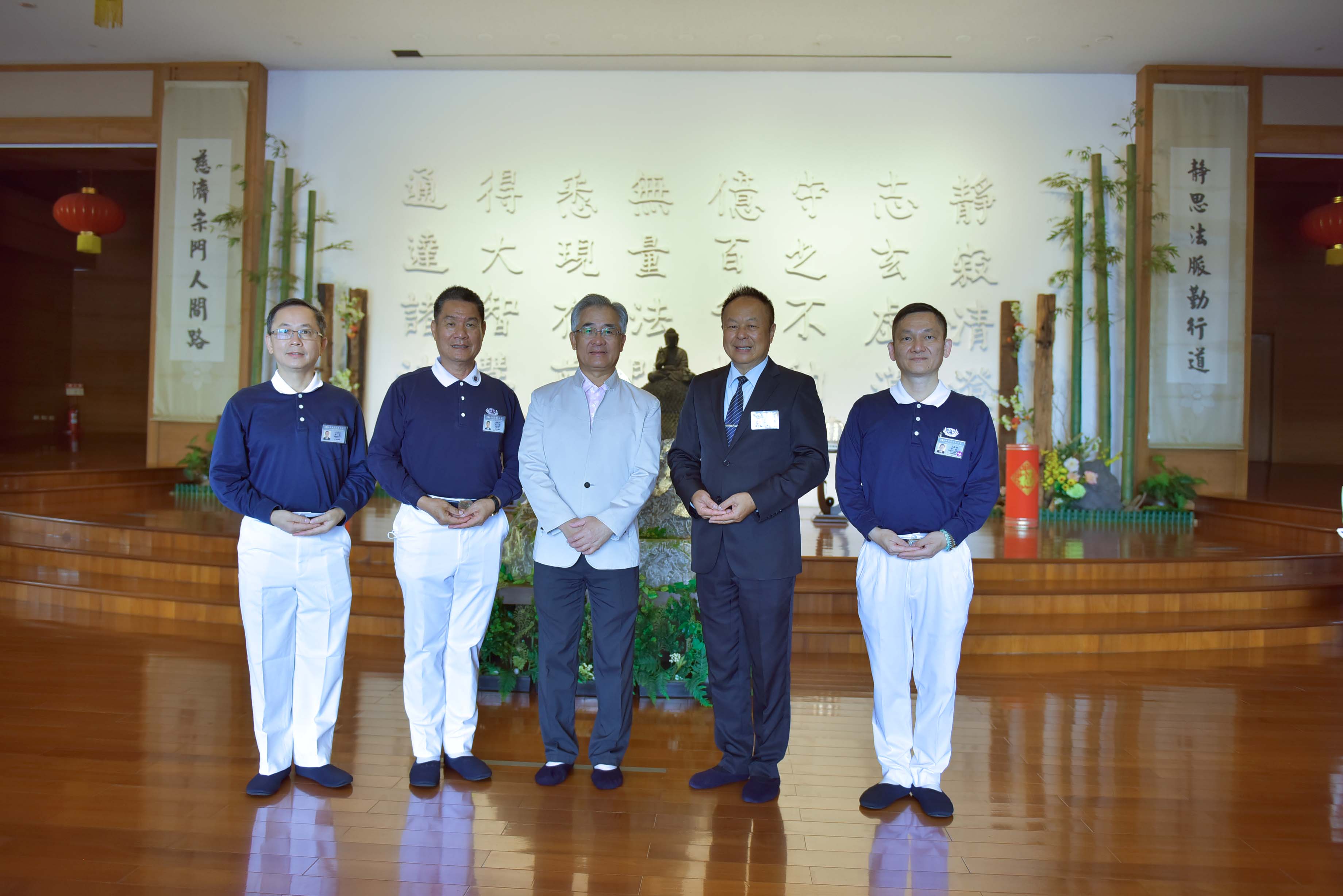 ▲圖左起方漢武、潘機利、王志平、鄭楊慶及王獻聰等要員。(慈濟提供)
