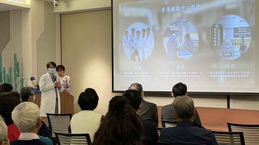 ▲秀傳顱顏中心的口腔顎面外科團隊在蔡國陽執行長介紹特色。（秀傳醫院提供）