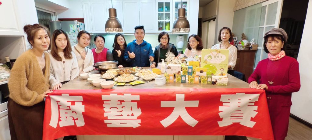 讓當地民眾通過廚藝大賽活動深入了解食物的來源、小農品牌故事,同時宣傳品牌。(圖/記者林照東攝)