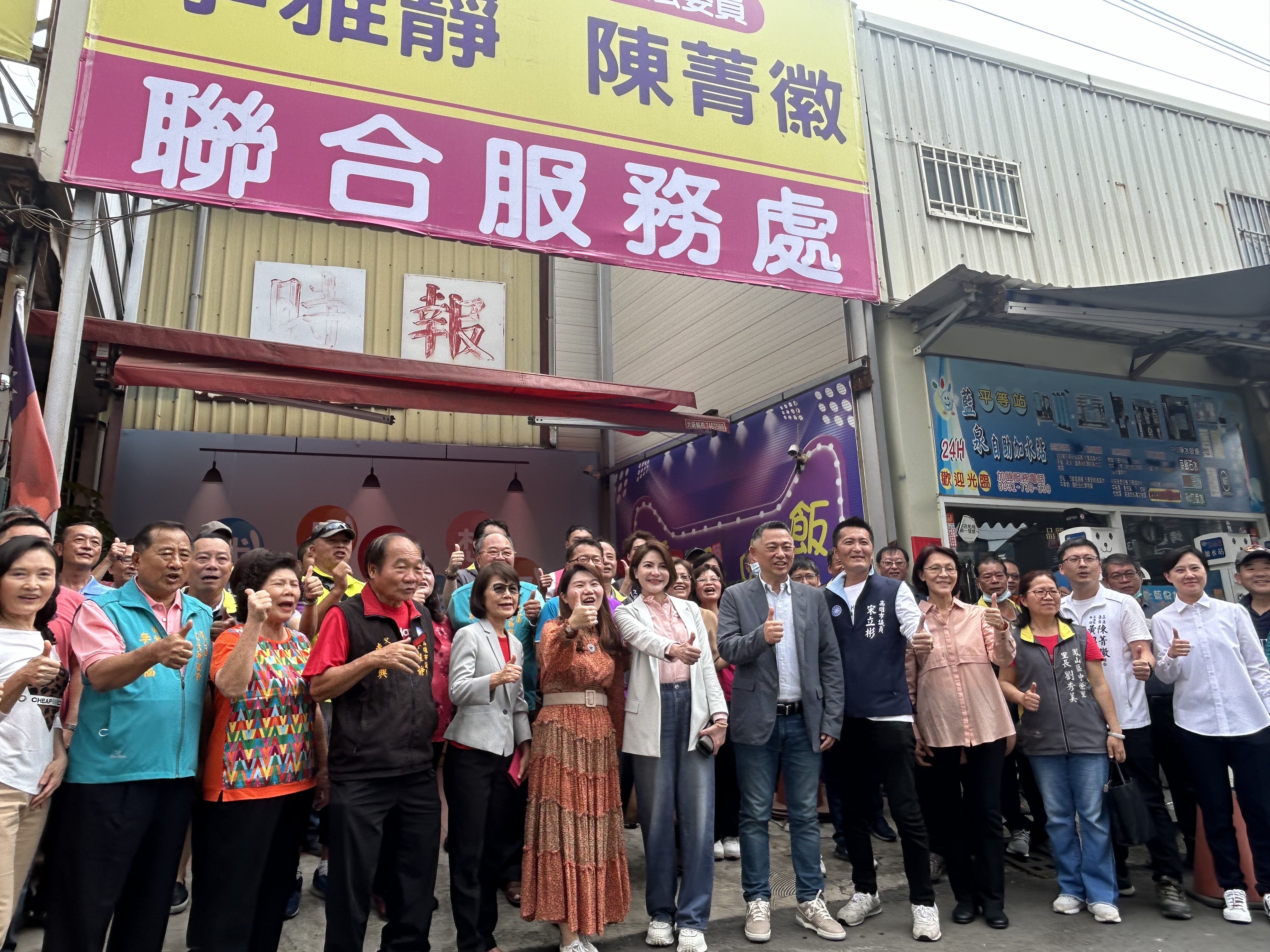 國民黨高雄市黨部主委黃昭順(右四)證實立委柯志恩下個月接任主委。讀者提供