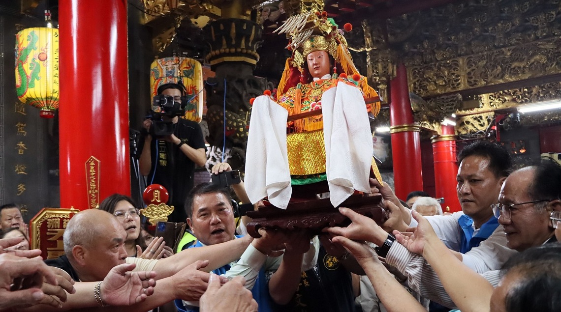 白沙屯拱天宮媽祖回宮安座 縣長鍾東錦感念媽祖護佑眾生平安