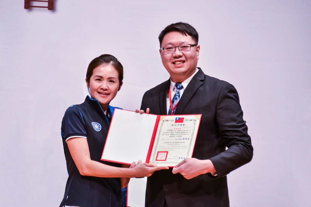 急診部吳孟諭醫師投身醫療守護生命,榮耀獲選為社會優秀青年。