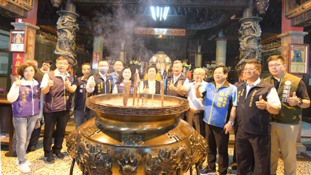 ▲彰化縣長王惠美表示,今年是王功漁火節第二十年舉辦,今天不僅祈求國泰民安、風調雨順、縣運昌隆、闔家平安大賺錢及活動圓滿順利,屆時也將規劃精采活動,邀請全國鄉親暑假來芳苑王功拜媽祖、聽好歌、看煙火、吃美食。(彰化縣政府提供)