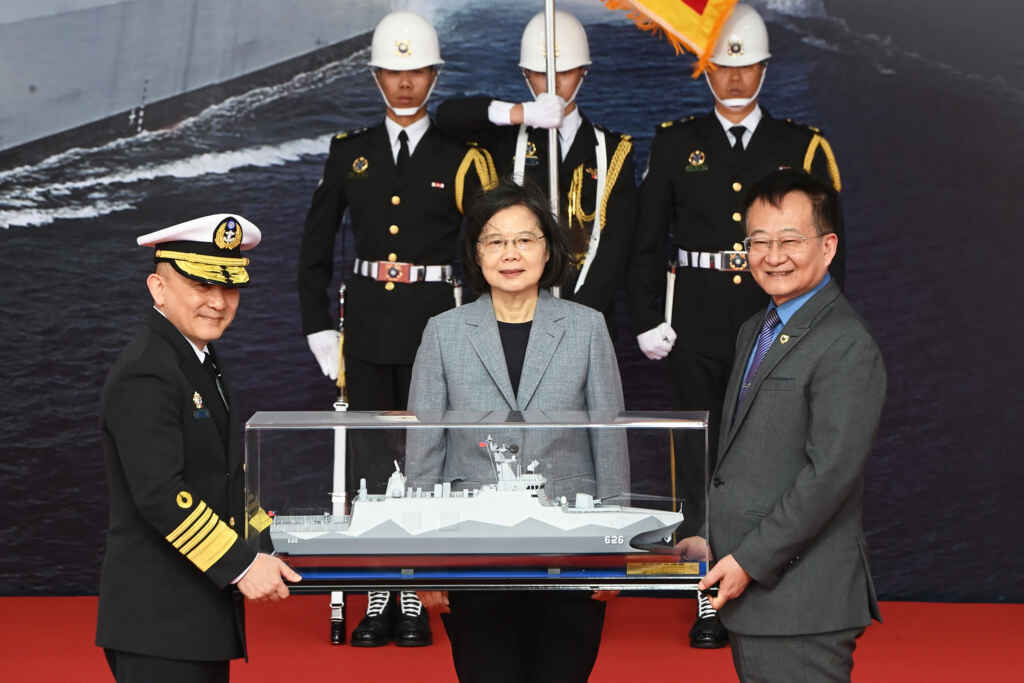 ▲蔡英文總統主持「高效能艦艇安江、萬江軍艦」交艦典禮,共同見證「國艦國造」的豐碩成果。(記者張玉泰攝)