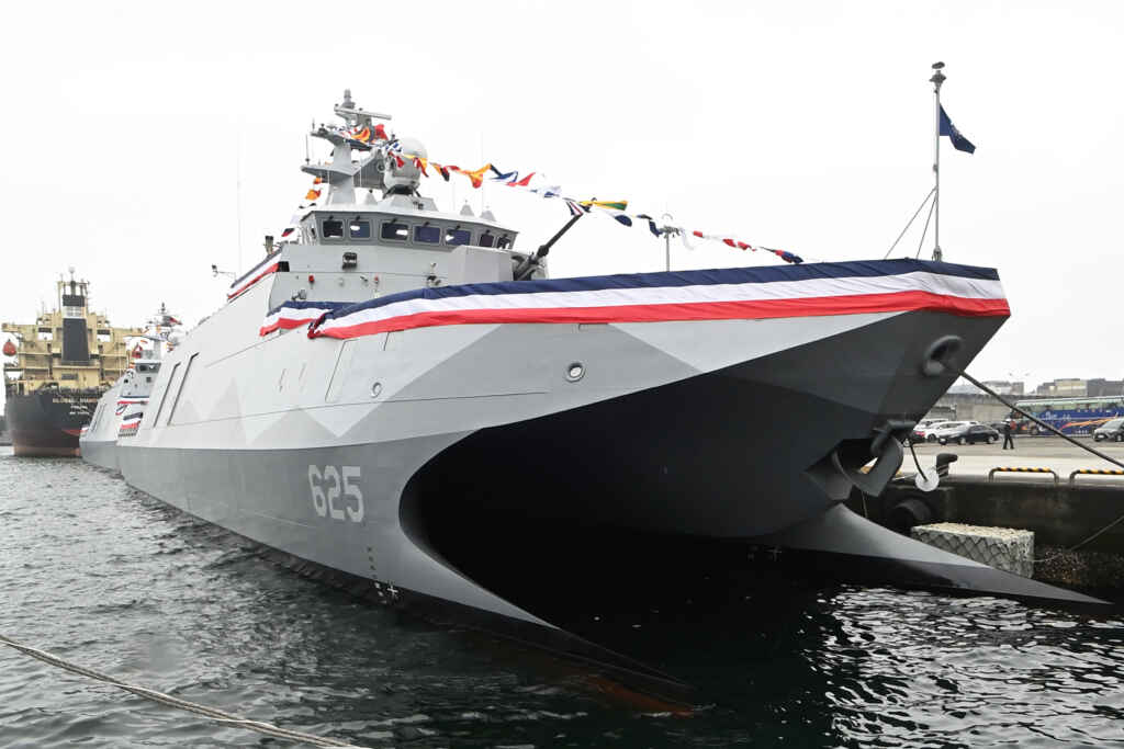 ▲蔡英文總統主持「高效能艦艇安江、萬江軍艦」交艦典禮,共同見證「國艦國造」的豐碩成果。(記者張玉泰攝)