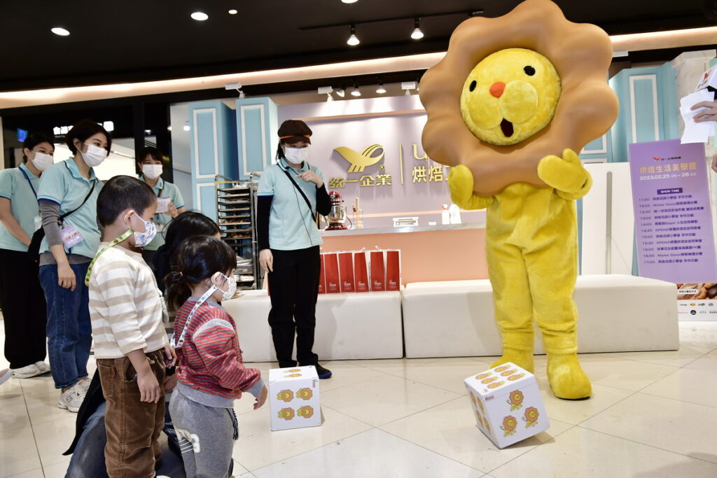 「2024統一集團生活美學館」設有精彩的舞台活動,多項節目好禮等民眾來挑戰。